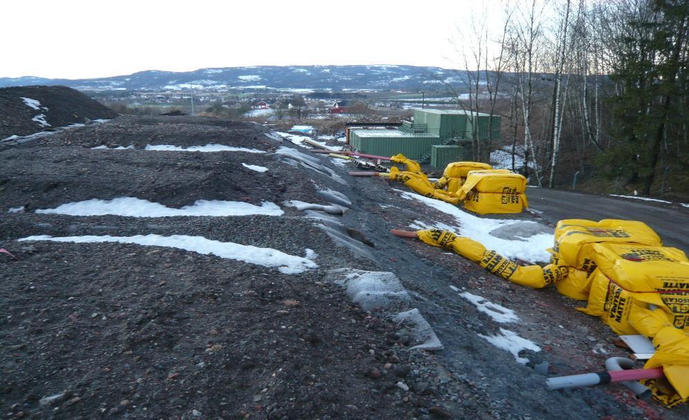 Aktivt karbon (AC) i jord, felttest, Lindum, Drammen bentonit foil Concrete element clay soil (and AC) asphalt Concrete element