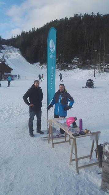 11. februar Skiglede i Kjerringåsen Alpinsenter Flott familiedag for Teknamedlemmer i Kjerringåsen Alpinsenter på lørdag. Sol og snø i bakken og masse folk. 71 fra Tekna koste seg i bakken.