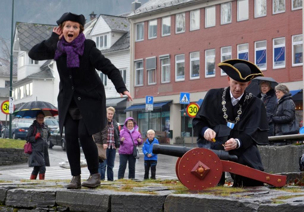 Markeringsdagen 9. november Me starta markeringsdagen med kanonsalutt ute i sentrum i Norheimsund.