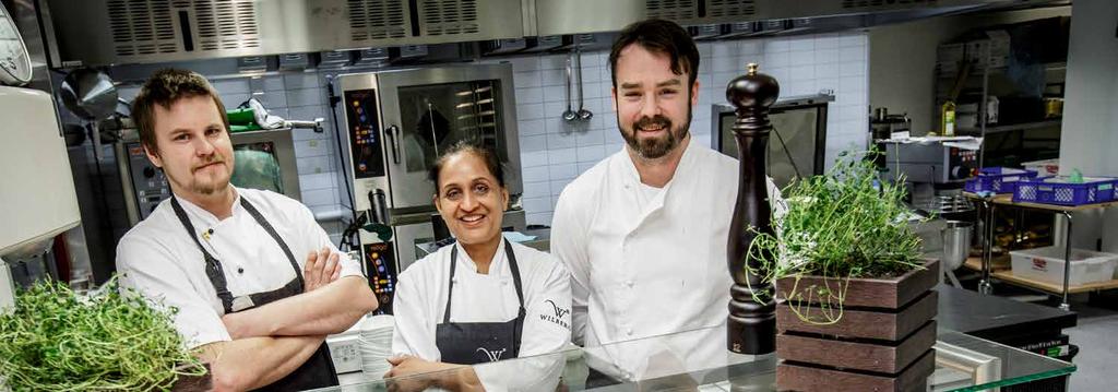 Restauranten er driftet av Wilberg og kan friste med et bredt utvalg varme og kalde lunjsretter.