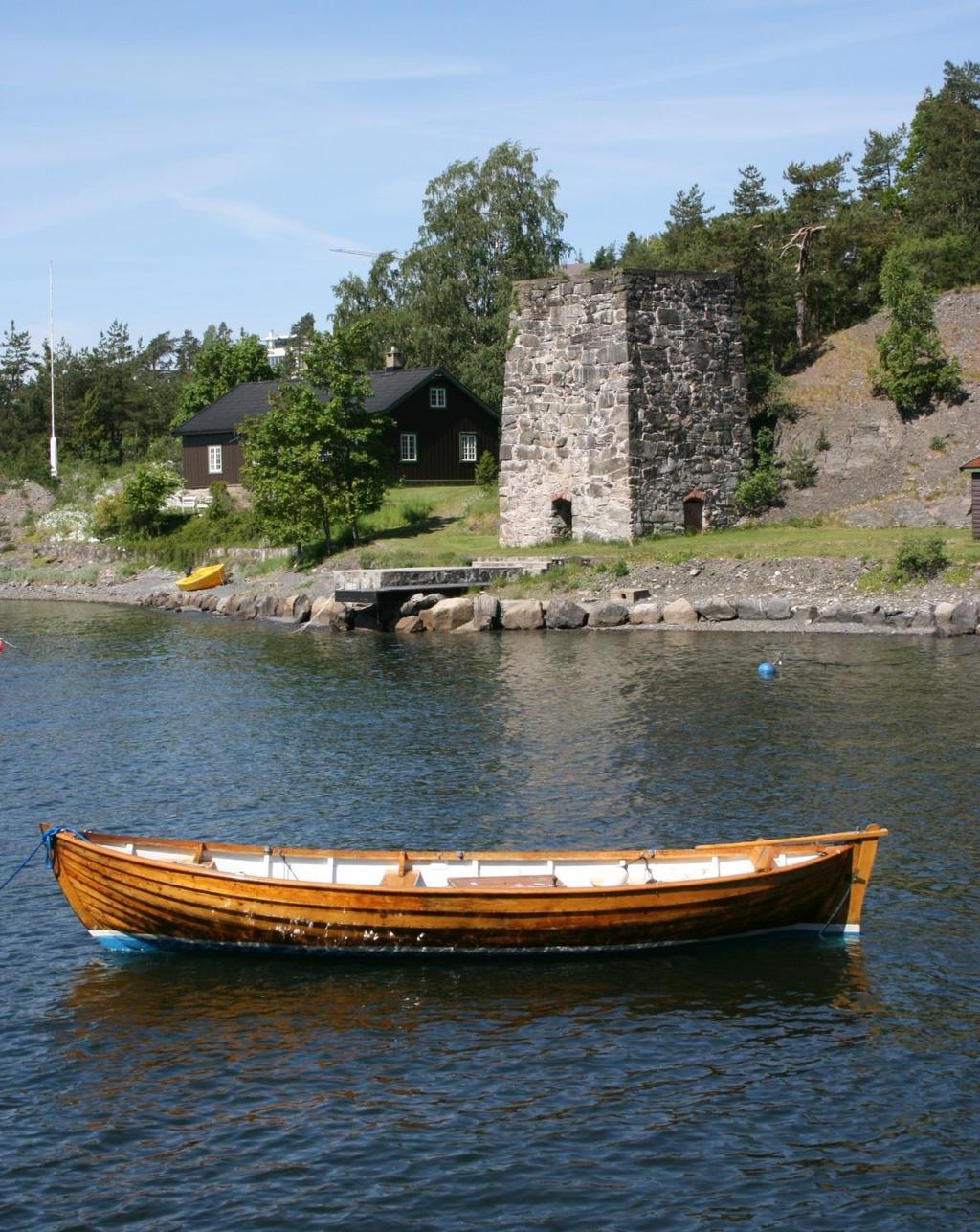 Brønnøya, reguleringshistorien Kommuneplan av 1990: Brønnøya vises som område for fritidsboliger, og "nåværende registrerte helårsboliger" Bygge- og deleforbud av 1992: Ja til hytter, nei til bolig