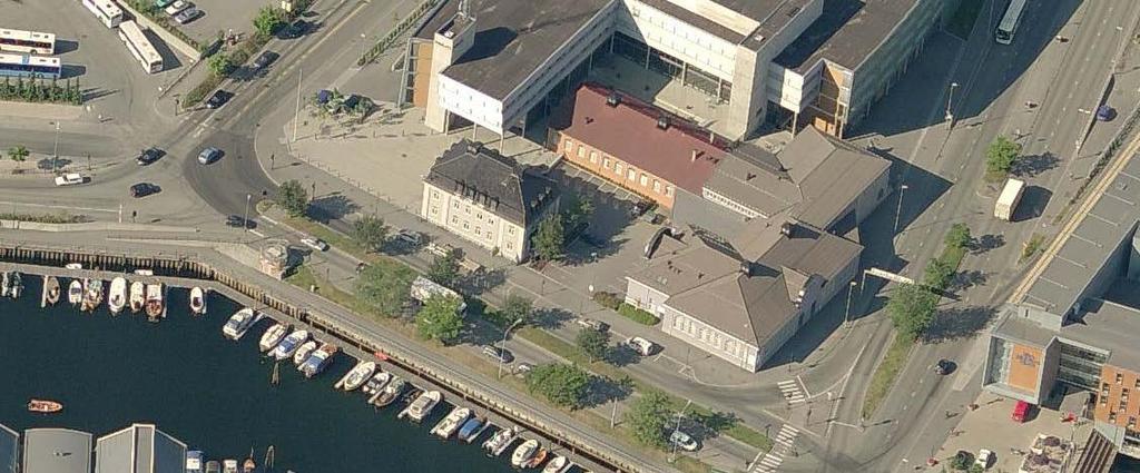 14 Figur 16 De to bygningene fra gamle Trondheim Slaktehus som gjenstår. Kilde: Gule sider. Jernbanebrua Byggeår: 1948-1950. Vurdering: verneverdig, ikke fredet.