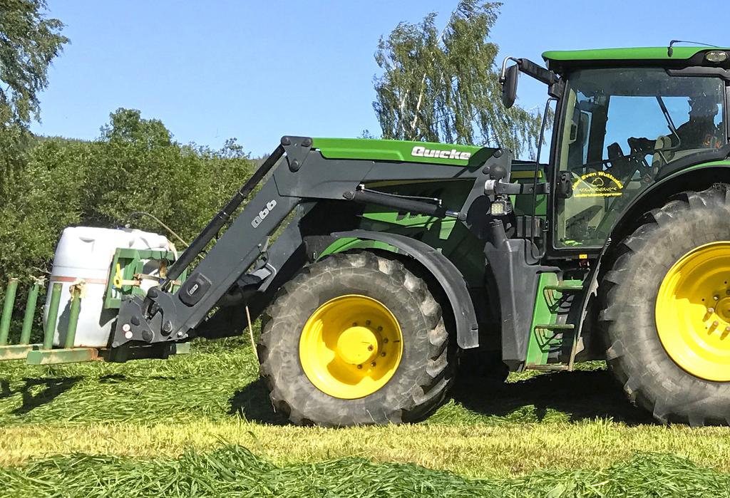 REVERSERING AV PICK-UP OG ROTOR Hvis en blokkering oppstår, kan innmater/pick-up reverseres. Dette gjøres enkelt fra pressas styreboks.