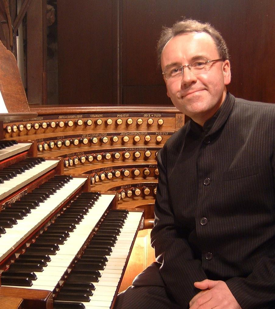 DAVID BRIGGS er en internasjonalt anerkjent organist, som vekker begeistring for sin musikalitet, virtuositet og engasjement.