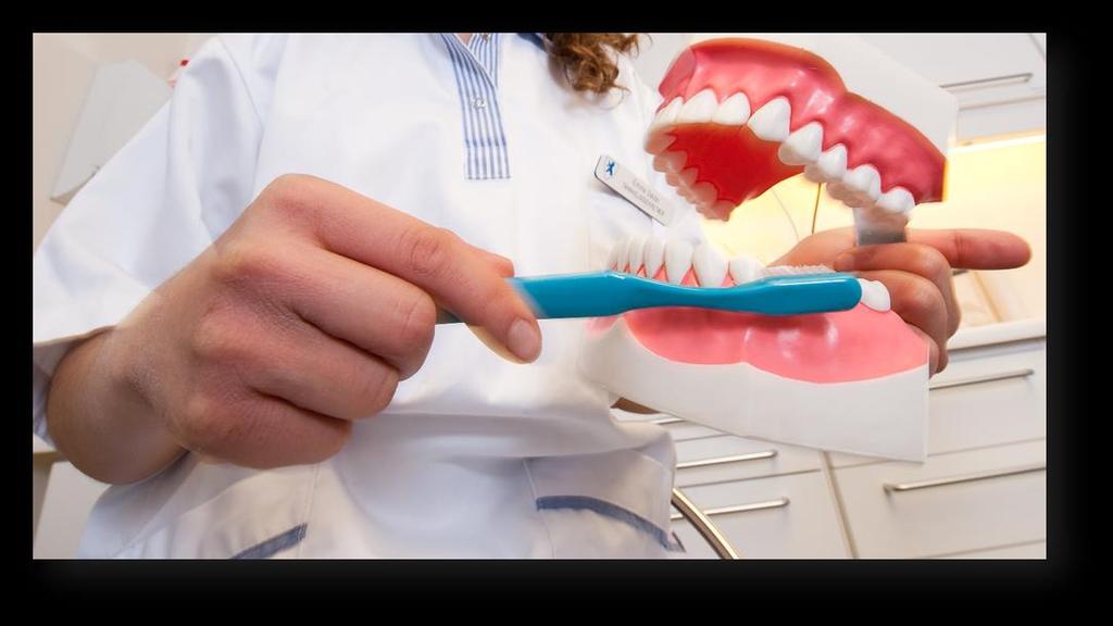 Det er dokumentert at tannpuss 2 ganger daglig er viktig for å opprettholde god oral helse Hvordan kan tannhelsetjenesten bidra til godt kosthold og god tannhelse? Dokumentere ev.
