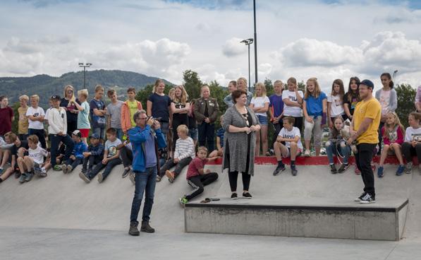 23. juni var det offisiell åpning av Brumunddals nye skateanlegg i Mjøsparken på Strandsaga. Personalinnsats 31.12.2015 31.12.2016 Budsjett 2017 31.12.2017 Antall årsverk 48,97 49,97 49,97 49,47 I forbindelse med 1.