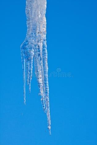 FEBRUAR Tema: vinter og is Blå farge I februar skal vi fortsette å undre oss over vinteren og nå skal vi se nærmere på is. Er den varm eller kald? Hvordan kan vi lage is og hva kan vi lage av is?