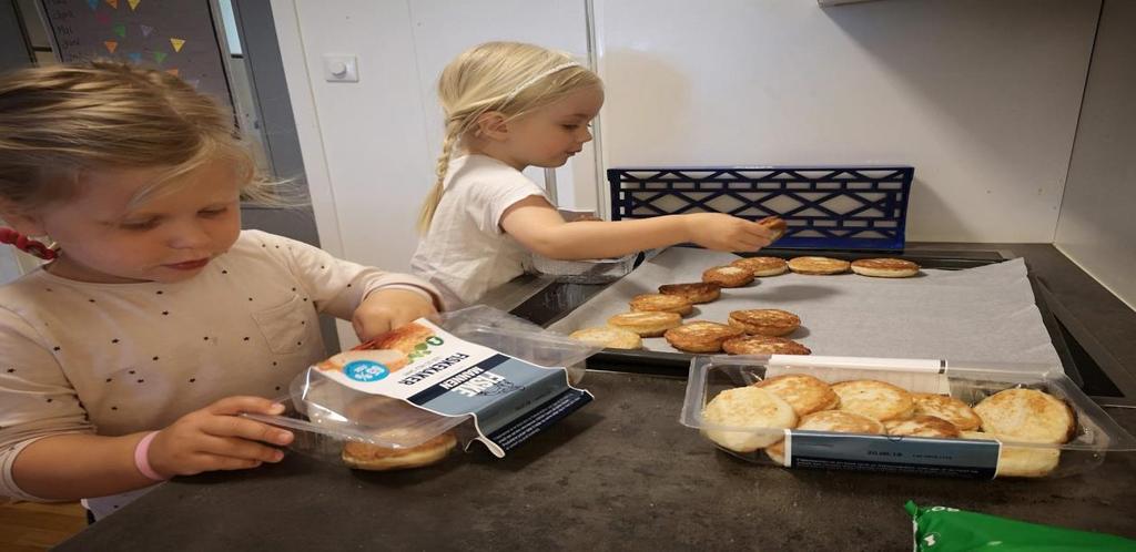 Et godt måltid Rammeplanens fagområde Kropp, bevegelse, mat og helse er en del av selve stammen i vårt pedagogiske konsept og inngår derfor som del av innhold og arbeid med alle våre fem fagtema.