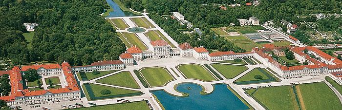 Det blir besøk i museer og vakre slott med store porselenssamlinger. Weimar, Altenburg og Leipzig nås alle på dagsturer med tog fra basen Erfurt. NB.