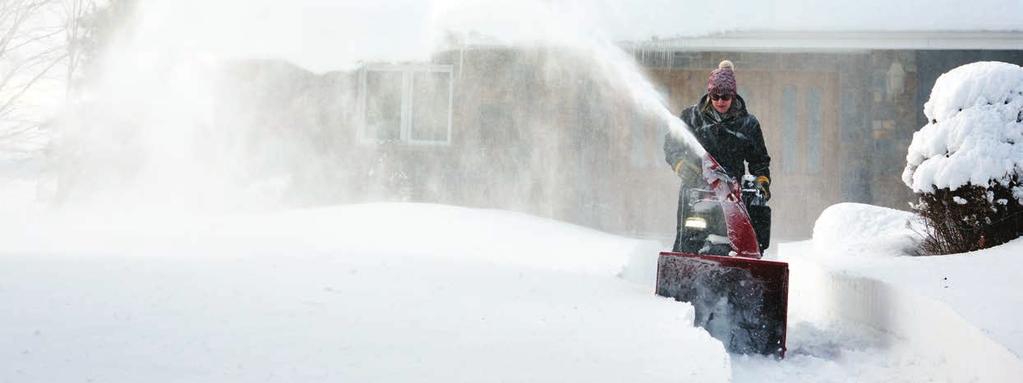 KRAFTIGE SNØFRESERE SOM HJELPER DEG GJENNOM SKAVLER, SKARE OG VINTERKALDE DAGER. TOROS 2-TRINNS SNØFRESERE. Skal du måke mye snø? Hender det at det danner seg høye skavler som du må måke deg gjennom?