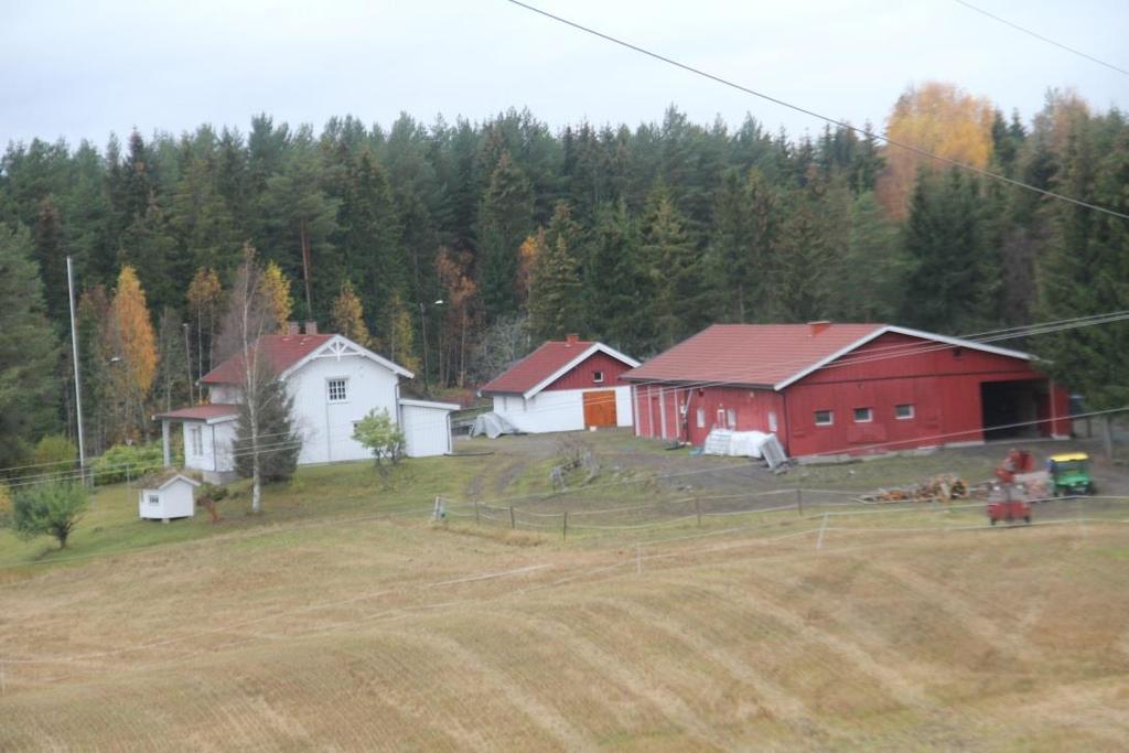 Figur 10. KM 2, Gårdstunet Hagen. Foto:Ø.Engedal. Verdivurdering Bygningene på tunet har gjennomgått endringer og moderniseringer.