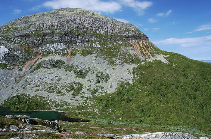 07.10 Rundemellen Rundemellen er en av de mest karakteristiske fjelltoppene i Valdres der den ligger fritt og ser nesten ut som toppen av en hatt.