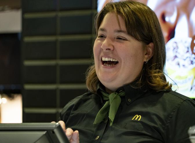 Dersom du fyller disse vilkårene kan du søke på HELT MED-jobb i McDonald s.