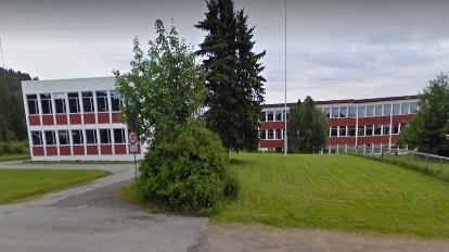 ungdomsskole Otterøy skole, ca 2 mil fra Namsos sentrum, studentene kan være avhengig av bil.