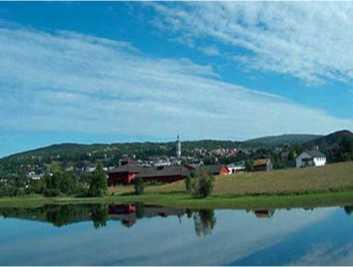 Røros Kommune I Trøndelag (Verdensarvsted) Ca 5500 innbyggere 15,3 mil fra Trondheim Ca 2 t 40 min med tog /