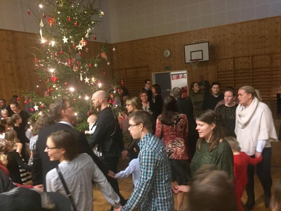 Juletrefest Tradisjonen tro ble det også i år arrangert juletrefest på Hagen skole. Festen er i samarbeid med Fuglåsen Vel og samlet 130 barn og voksne. Torbjørn Olsen holdt andakt.