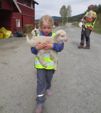 Vi kommer til å øve på Nasjonalsangen vår frem mot 17.