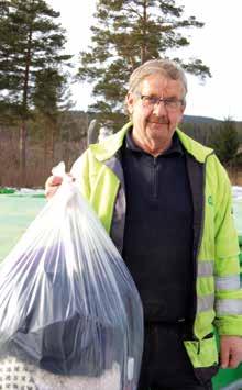 Avfallet skal leveres i gjennomsiktige sekker på gjenvinningsstasjonene Alt avfall du leverer på gjenvinningsstasjonene skal kilorteres i containere merket med ulike avfallstyper.