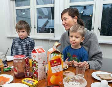 Putt maten i magen, www.matvett.no i stedet for i søpla! FOTO: Johnny Syversen for LOOP Hvert år kaster vi nordmenn store mengder mat som vi lar forfalle i kjøleskapet før vi får spist den opp.