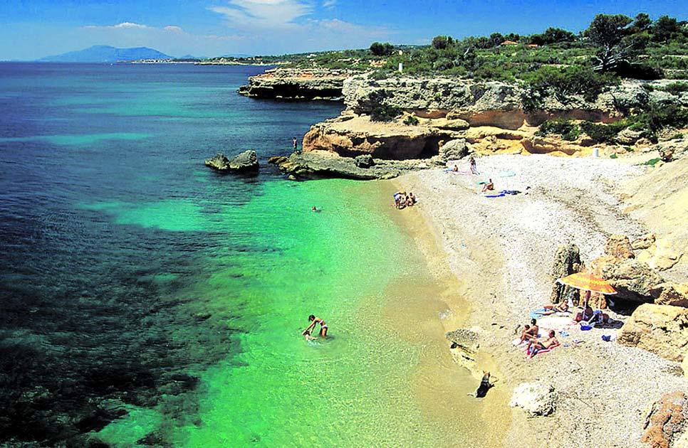 22 SPANIAPOSTEN GIRONA Girona & Costa Dorada Costa Brava og Girona- Pyreneene tilbyr et hav av mulighet for de ferierende. Her kan du kombinere late dager på stranden med aktive turer i fjellet.