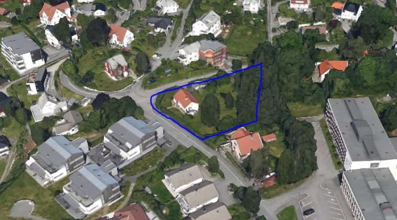 for et område på Hop ved Hop oppveksttun i Fana bydel. Til venstre: Oversiktskart, hvor den aktuelle eiendommen for fremtidig bebyggelse er vist i rødt.