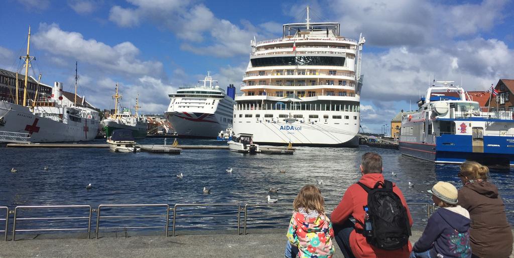 i marin trafikk knyttet til oljenæringen, har trafikken økt til sjøs de siste fem årene.