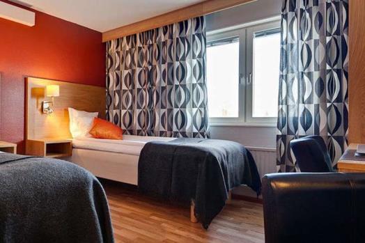 I Skellefteå skal vi bo vi på hotell Aurum, hotellet ligger like utenfor Skellefteå sentrum. Den fine nærheten både til natur og by gjør at vi får en opplevelsesrik tur. Hotellet har egen relaxavd.