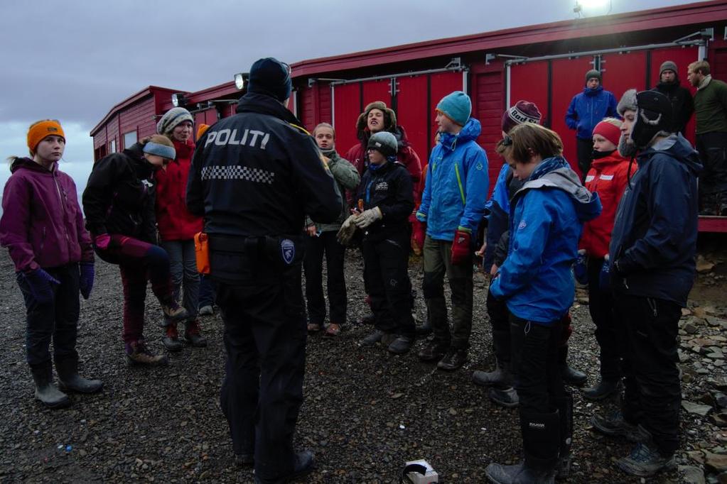 Side 6 av 8 Vaksenpersonar, frivillige og studentar Studentane ved ANG- studiet, samt dei andre frivillige vaksne som er med på Camp Svalbard er heilt essensielle for at helga vert vellukka.