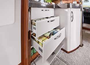 For ekstra komfort har den 91 cm høye kjøkkenbenken en oppvaskkum av edelstål med