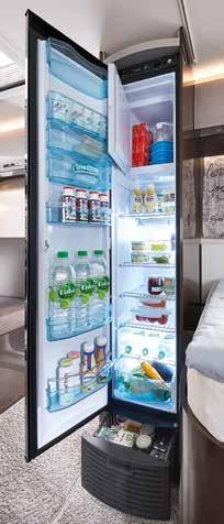 Romslig Slim Tower kjøleskap Hobbys egenutviklede Slim Tower kjøleskap har et volum på 140 liter, LED belysning og uttagbar fryseboks på 12 liter.