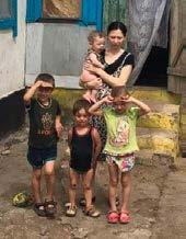 Satt på gata med 4 Natalia Alekseeva mistet først hus og hjem under bombeangrep, så ble hun kastet på gata av familien. Natalia ble født i 1989 og er en av alenemødrene som lider under krigen.