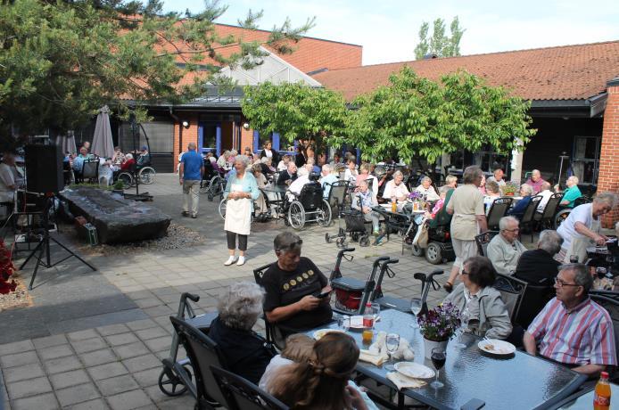 Medlemsblad for Prestrudsenteret og s venner Nr. 63,Juni 2018 ÅRETS SOMMERFEST TORSDAG 21. JUNI Kl.