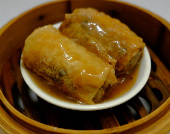 G, Se, Sk 菠菜餃 Bo Choi Gow Bo Xoi Cao Chay G, Se Rispasta dumplings fylt med scampi og bambusskudd.