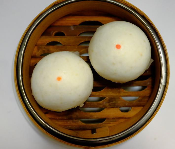 Steamed custard bun. 饅頭 Man Tao Banh Bao Chay G, M 68,- 11A.