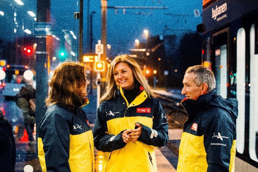 mellom unge og eldre får du innblikk i barn og unges hverdag utenfor hjemmets