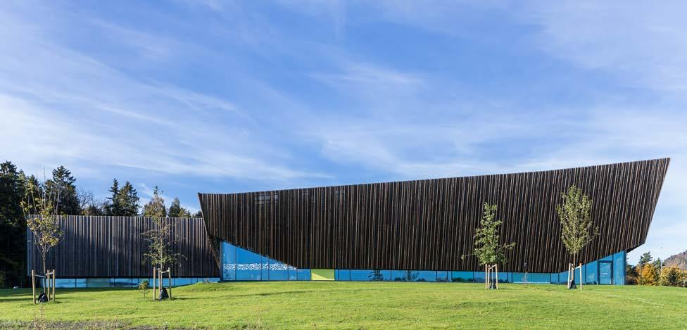 Ferdigstilte prosjekter i 2017 2018 Ferdigstilte prosjekter i 2017 2018 Holmen svømmehall/asker Kistefossdammen barnehage/asker Sommeren 2017 ble den nye svømmehallen ved Holmenskjæret innviet.
