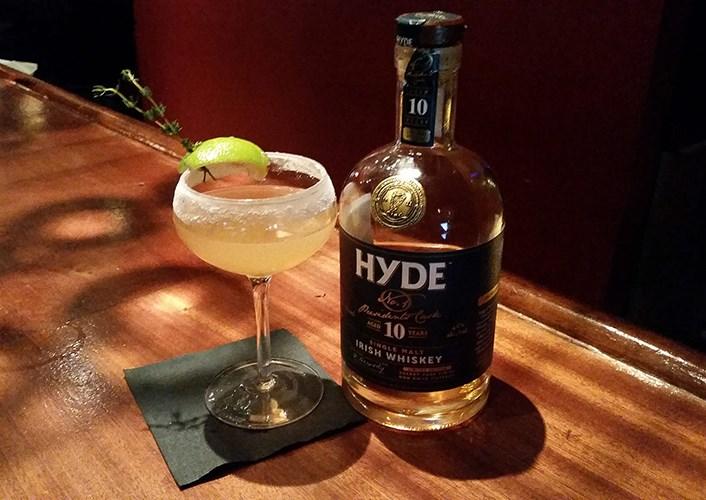 Siorsan-drinken Hyde s Whiskey Thyme Glass: martini glass Ingredienser: 1 tsp Orange Marmalade 50 ml Hyde s Whiskey 12.