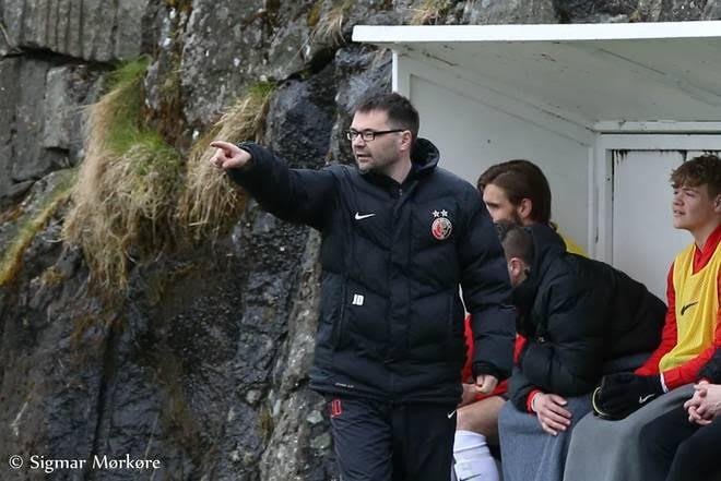 Hann spælir í dag við U17 liðnum hjá FC Midtjylland og hevur akkurát fingið ein trý ára sáttmála. Hanus dugdi bæði væl í skúlanum og á vøllinum.