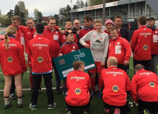 Vi bidrar på forskjellige måter i lokal samfunnet på Strømmen, noen eksempler på dette er "Lions-stubben" i Østbyåsen, med start fra skihytta eller Bronåssetra som den heter.