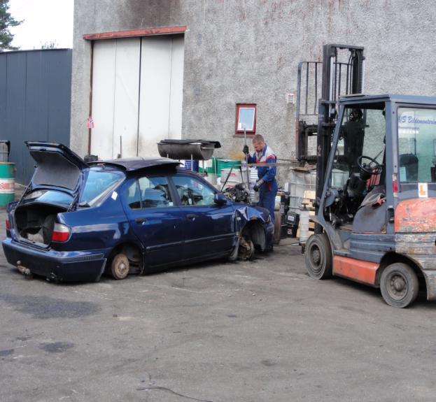 IBC containere hvor det mellomlagres frostvæske og spylervæske sto litt utsatt til, i forhold til ytre påvirkning som påkjørsel med truck (truck gaffel).