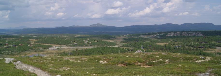 Lenningen ligger ved foten av Synnfjellet, i nordre del av Etnedal kommune.