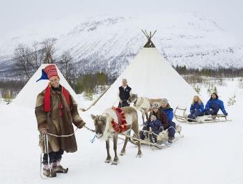 Ultimo november eller primo desember Lyngsfjord Adventure inviterer til ny sesongåpning i Camp Tamok, med ulike aktivitetstilbud.
