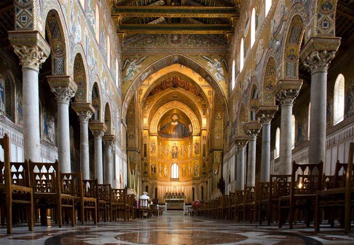 Katedralen i Monreale Capella Palatina i Normannerpalasset inne i byen, er det samme i en kompakt utgave, aldri så jeg noe så vakkert.