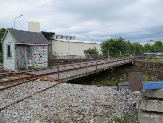 Svingskiva er 20 meter, noe som gjorde at dekningsvognene og opplastervogna kunne snus, mens de 22,5 meter lange MFS-vognene ikke lot seg snu. Figur 9: Svingskive på Kvaleberg.