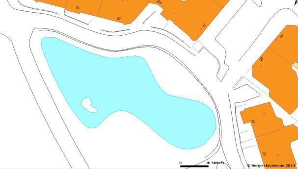 ØVRE DAM I NYGÅRDSPARKEN Den øvre dammen i Nygårdsparken er 70 m lang, har en omkrets på 170 m og er relativt grunn. Arealet er 1.185 m² og den ligger 27 moh.
