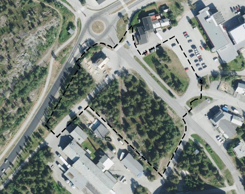 2.2 Dagens bruk Figur 2-2: Ortofoto fra 2014-07-21 med planomrisset for Alta brannstasjon. Alta brannstasjon planlegges på flat og skogkledd tomt mellom meieriet og rådhuset.