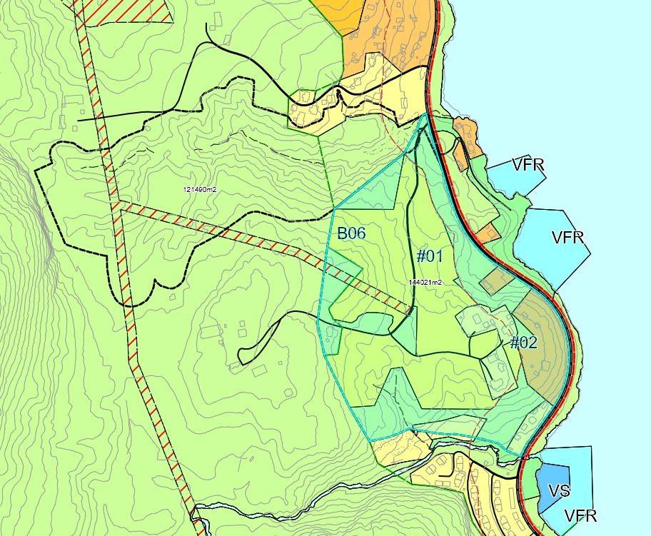 tråd med område B06 i kommuneplanen (figur 3). Planene utarbeides parallellt da det er samme forslagsstiller på begge, og det forutsettes felles atkomstvei fra Svelvikveien.