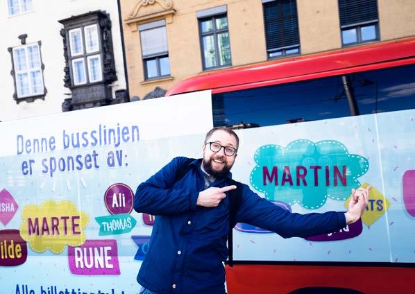 Her er Martin en av kundene våre som alltid betaler, og følgelig en stolt sponsor av busslinja!