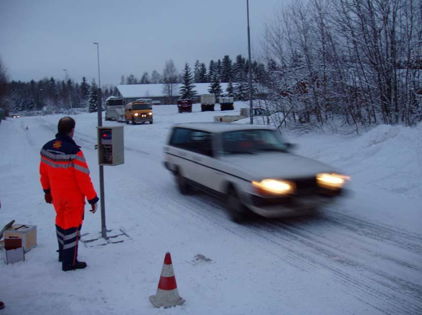 Intern rapport nr. 366 6 Figur.1: Måling av bremselengder på Hamar den 06.01.004. Et større deltakerantall gjorde også at antallet kjøretøy på samlingene ble større.