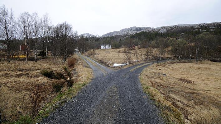 Til høyre ses Platen sett fra brua.